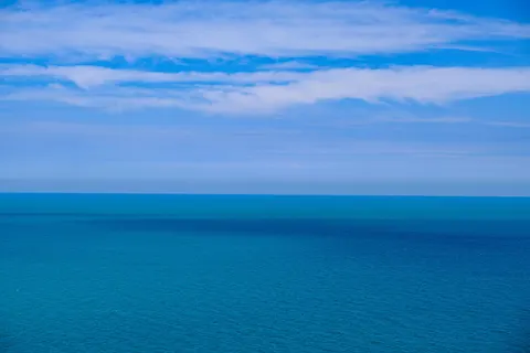 Durgun Su 4K Duvar Kağıdı · minimal · 3840×2560