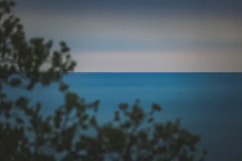 Durgun Su 4K Duvar Kağıdı · minimal · 3840×2560