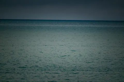 Durgun Su 4K Duvar Kağıdı · minimal · 3840×2560
