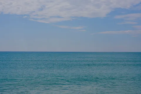 Durgun Su 4K Duvar Kağıdı · minimal · 3840×2560