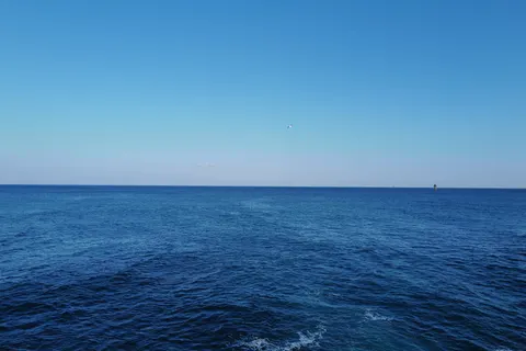 靜水 4K桌布 · minimal · 3840×2562