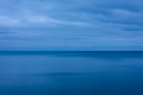 靜水 4K桌布 · minimal · 3840×2560