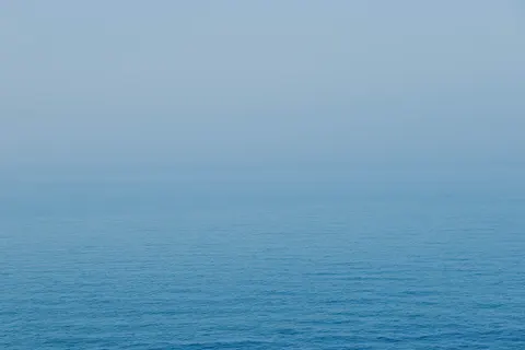静止した水面 4K壁紙 · minimal · 3840×2560