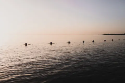 Fondo de pantalla Agua Quieta 4K · minimal · 3840×2560