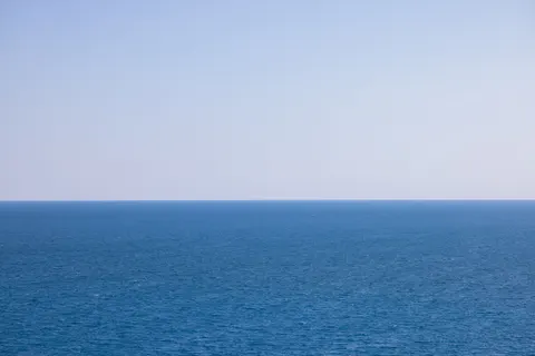 靜水 4K桌布 · minimal · 3840×2561