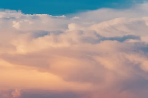 पेस्टल बादल 4K वॉलपेपर · minimal · 3840×2562