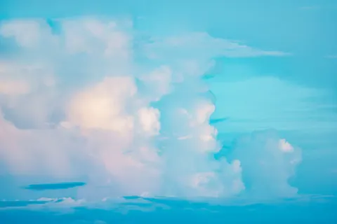 पेस्टल बादल 4K वॉलपेपर · minimal · 3840×2560