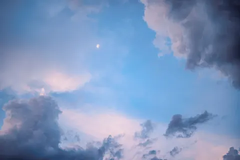 粉彩雲朵 4K桌布 · minimal · 3840×2563