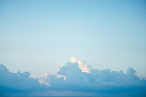 पेस्टल बादल 4K वॉलपेपर · minimal · 3840×2560