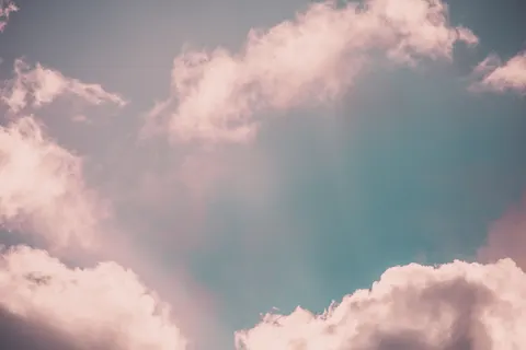 पेस्टल बादल 4K वॉलपेपर · minimal · 3840×2560