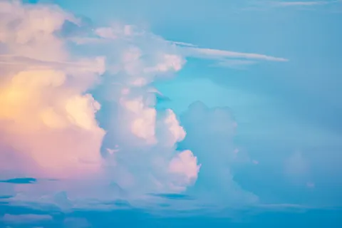 पेस्टल बादल 4K वॉलपेपर · minimal · 3840×2560