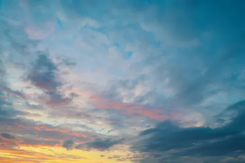 पेस्टल बादल 4K वॉलपेपर · minimal · 3840×2560