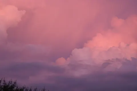 पेस्टल बादल 4K वॉलपेपर · minimal · 3840×2560