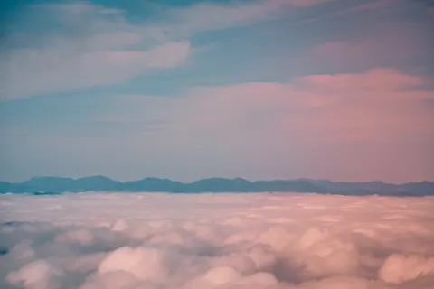 粉彩雲朵 4K桌布 · minimal · 3840×2563