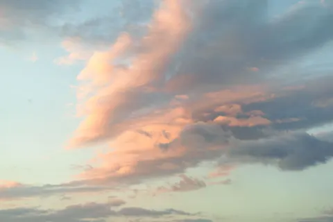 粉彩雲朵 4K桌布 · minimal · 3840×2560