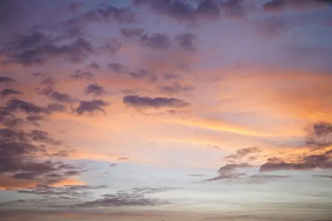 पेस्टल बादल 4K वॉलपेपर · minimal · 3840×2560