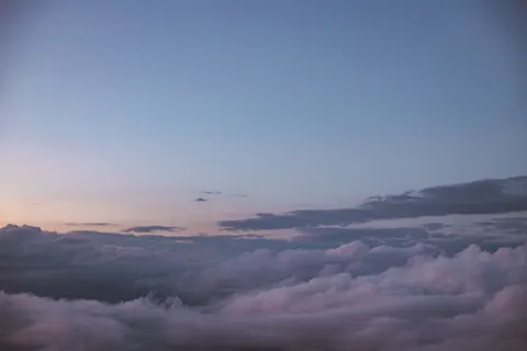 पेस्टल बादल 4K वॉलपेपर · minimal · 3840×2560