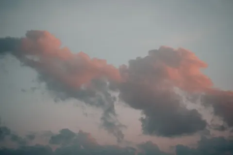 पेस्टल बादल 4K वॉलपेपर · minimal · 3840×2560