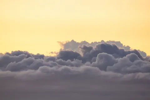 पेस्टल बादल 4K वॉलपेपर · minimal · 3840×2561