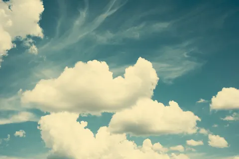 पेस्टल बादल 4K वॉलपेपर · minimal · 3840×2560