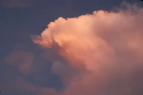 पेस्टल बादल 4K वॉलपेपर · minimal · 3840×2560