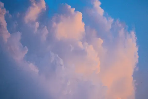 粉彩雲朵 4K桌布 · minimal · 3840×2561
