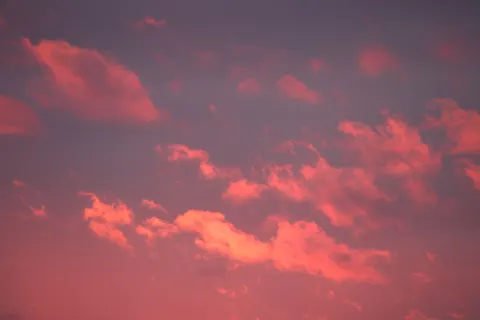 पेस्टल बादल 4K वॉलपेपर · minimal · 3840×2561