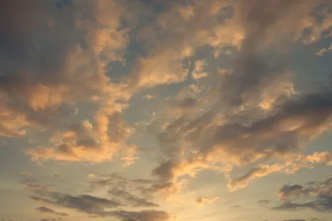 पेस्टल बादल 4K वॉलपेपर · minimal · 3840×2560