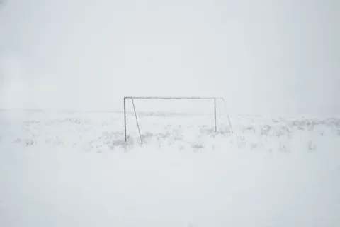 Snow Field 4K Wallpaper · minimal · 3840×2560