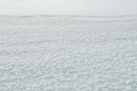 Snow Field 4K Wallpaper · minimal · 3840×2560