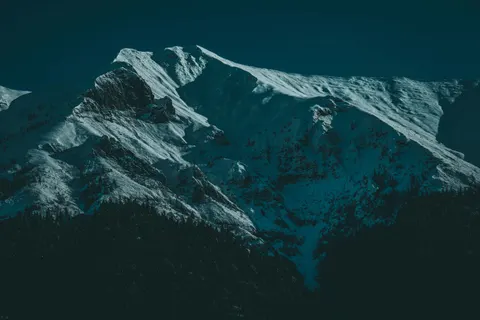 Papel de parede Pico nevado 4K · mountains · 3840×2560