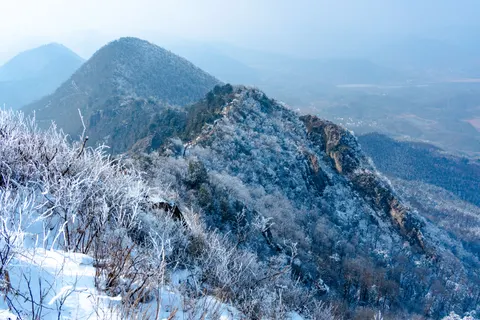Verschneiter Berggipfel 4K Hintergrundbild · mountains · 3840×2560