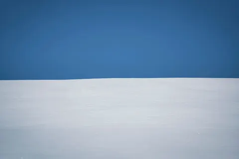 Snow Field 4K Wallpaper · minimal · 3840×2561