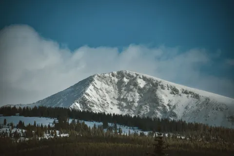 Snowy Mountain Peak 4K Wallpaper · mountains · 3840×2560