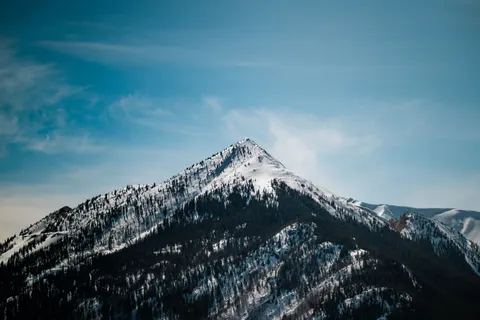 Snowy Mountain Peak 4K Wallpaper · mountains · 3840×2563
