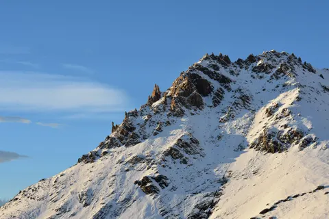 설산 봉우리 4K 배경화면 · mountains · 3840×2560