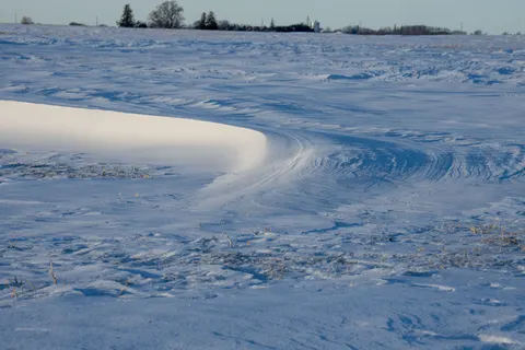 Snow Field 4K Wallpaper · minimal · 3840×2560