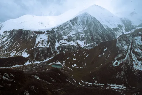 Fond d'écran Sommet enneigé 4K · mountains · 3840×2560