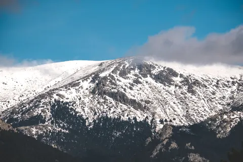 Snowy Mountain Peak 4K Wallpaper · mountains · 3840×2560