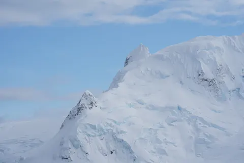 Snowy Mountain Peak 4K Wallpaper · mountains · 3840×2560