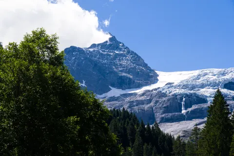 Snowy Mountain Peak 4K Wallpaper · mountains · 3840×2558