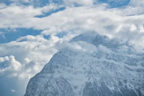Fond d'écran Sommet enneigé 4K · mountains · 3840×2561