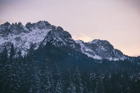 山脉 4K壁纸 · mountains · 3840×2560