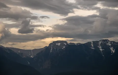 Bergkette 4K Hintergrundbild · mountains · 3840×2463