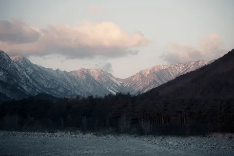 Mountain Range 4K Wallpaper · mountains · 3840×2560