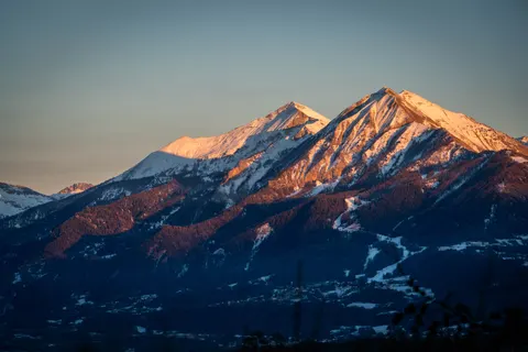 خلفية سلسلة جبال بدقة 4K · mountains · 3840×2560