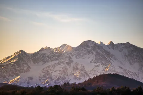 Fond d'écran Chaîne de montagnes 4K · mountains · 3840×2561
