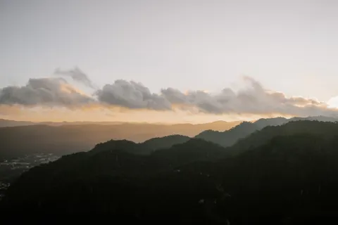 Fond d'écran Chaîne de montagnes 4K · mountains · 3840×2560
