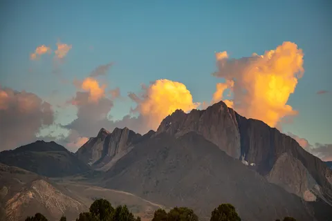 Fondo de pantalla Cordillera 4K · mountains · 3840×2560