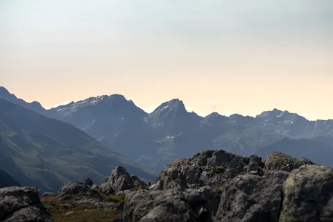 Fondo de pantalla Cordillera 4K · mountains · 3840×2560